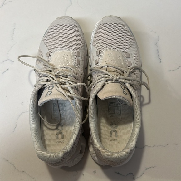 On clouds - Picture 3 of 6